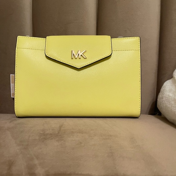 Flash sale ☀️ NWT Micheal Kors Mott ☀️ - Picture 1 of 3